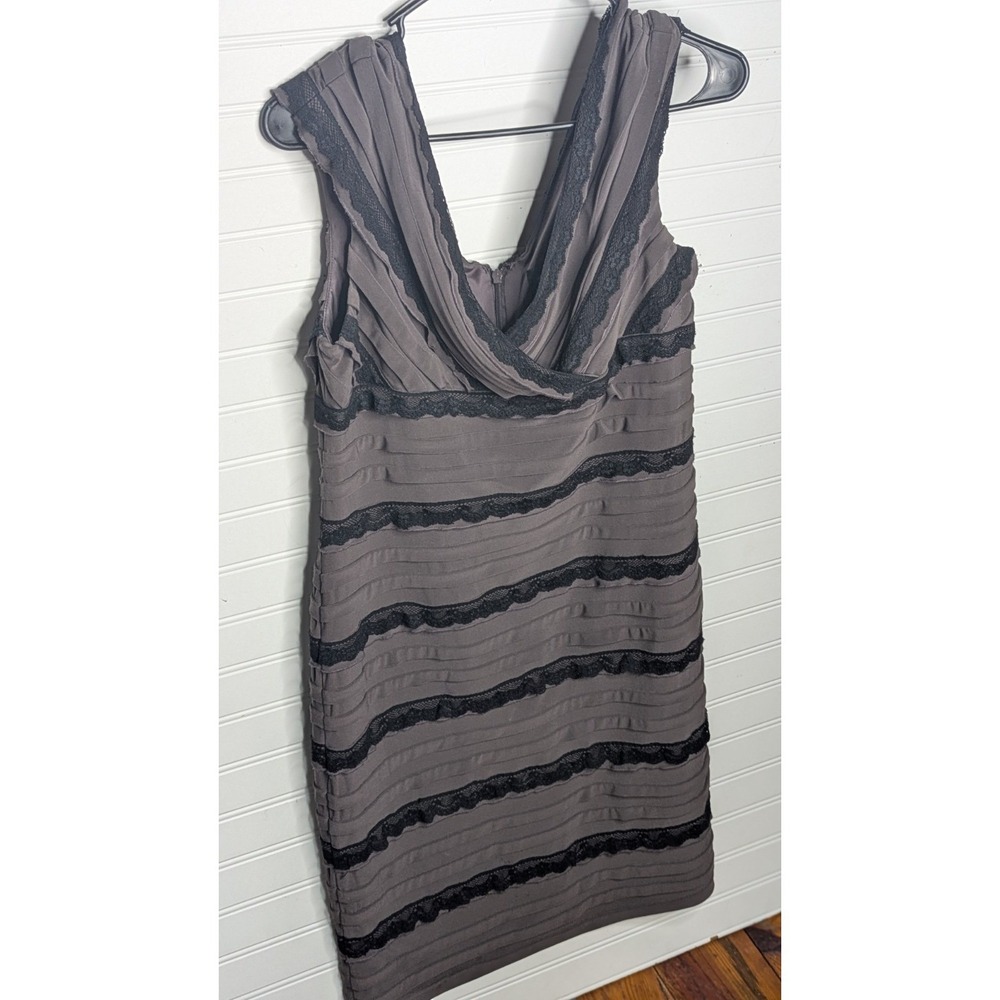 Adrianna Papell Womens V Neck Dress 12 Purple Black Lace Tiered Sleeveless Y2k - Picture 2 of 9